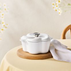Alternative view of Le Creuset Online Traditional Floral Oven - Traditional Floral Oven