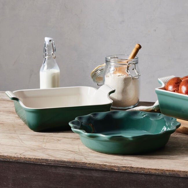 Le Creuset Online Heritage 4-Piece Bakeware Essentials Set - Heritage 4-Piece Bakeware Essentials Set - Image 3