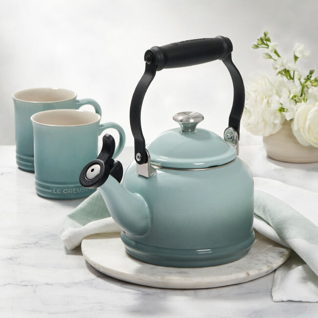 Le Creuset Online Demi Kettle and Mugs Set - Demi Kettle and Mugs Set