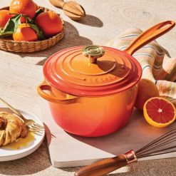 Le Creuset Online Signature Round Saucepan with Crucible Knob - Signature Round Saucepan with Crucible Knob
