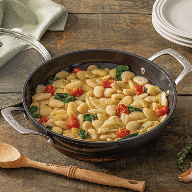 Le Creuset Online Essential Non-stick Ceramic Shallow Braiser with Glass Lid - Essential Non-stick Ceramic Shallow Braiser with Glass Lid - Image 3