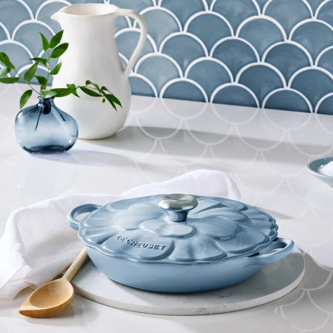 Le Creuset Online Signature Petal Braiser - Signature Petal Braiser - Image 19