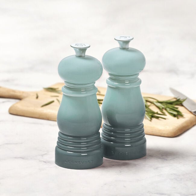 Le Creuset Online Acrylic Classic Petite Salt and Pepper Mill Set - Acrylic Classic Petite Salt and Pepper Mill Set - Image 3