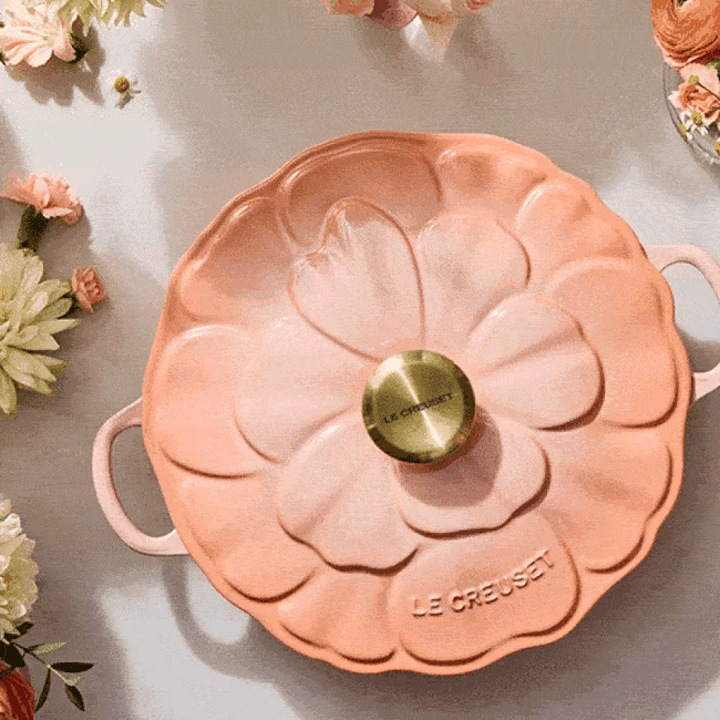 Le Creuset Online Signature Petal Braiser - Signature Petal Braiser - Image 3