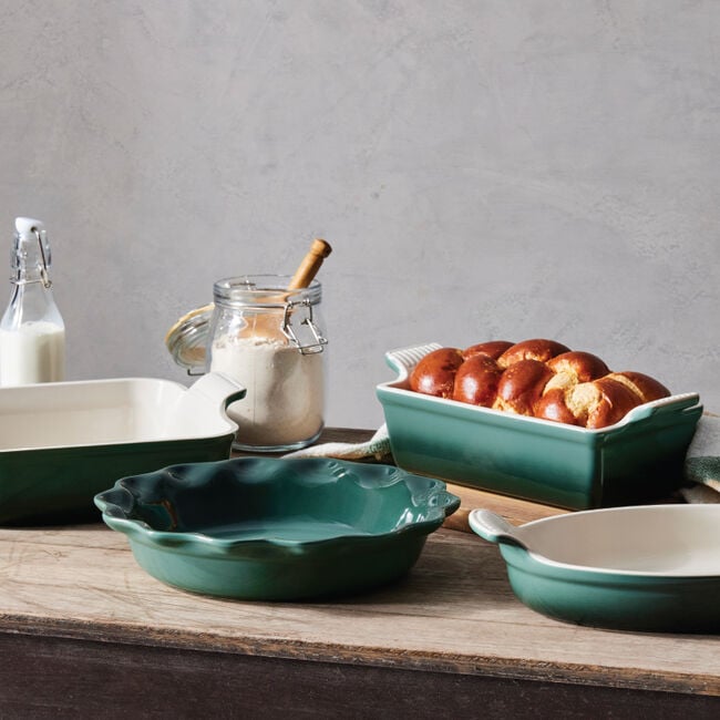 Le Creuset Online Heritage 4-Piece Bakeware Essentials Set - Heritage 4-Piece Bakeware Essentials Set - Image 6