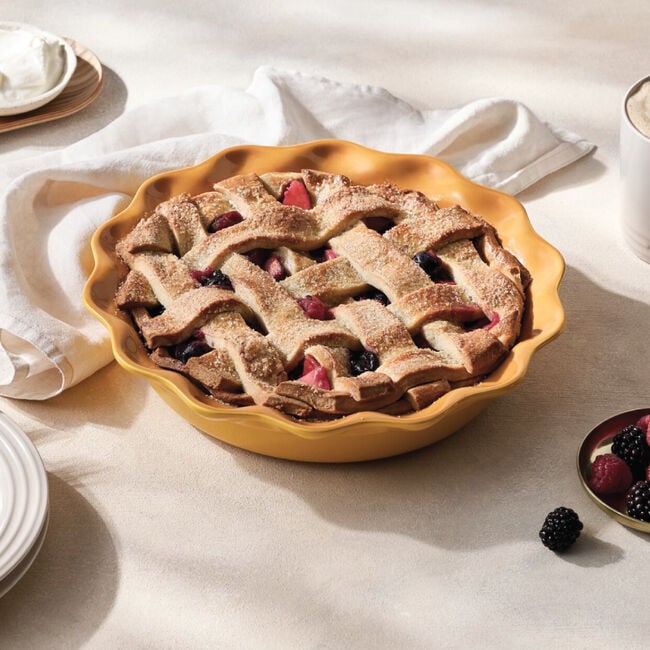 Le Creuset Online Heritage Fluted Pie Dish - Heritage Fluted Pie Dish - Image 12