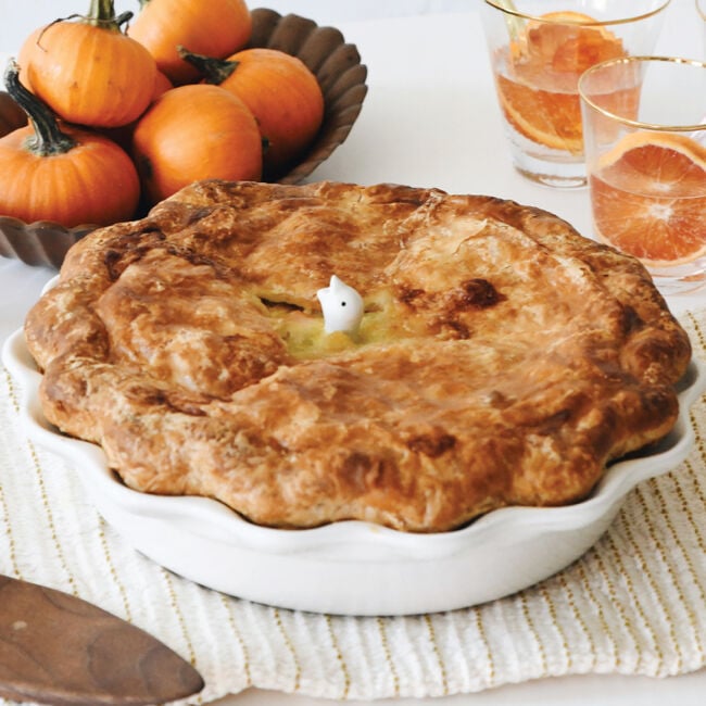 Le Creuset Online Heritage Fluted Pie Dish - Heritage Fluted Pie Dish - Image 28