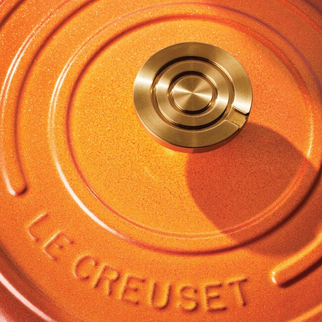 Le Creuset Online Signature Round Braiser with Crucible Knob - Signature Round Braiser with Crucible Knob - Image 4