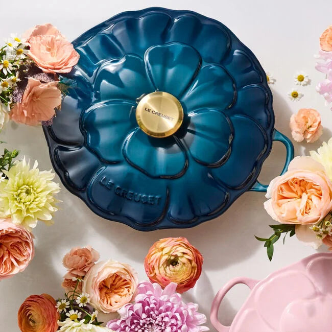 Le Creuset Online Signature Petal Braiser - Signature Petal Braiser - Image 2