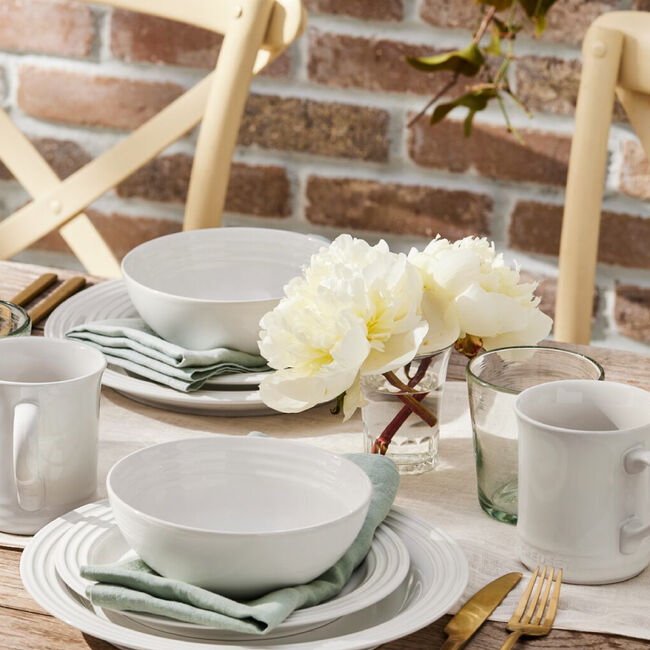 Le Creuset Online Vancouver 16-Piece Dinnerware Set - Vancouver 16-Piece Dinnerware Set
